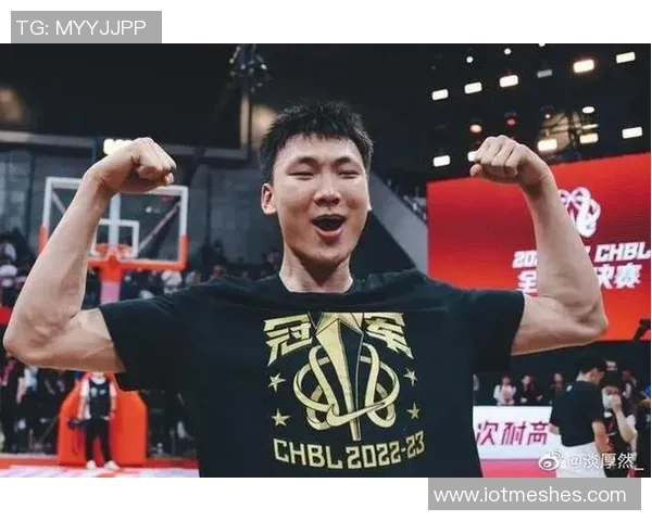 媒体人分享淡厚然NCAA新赛季媒体照展现岁月痕迹与沧桑感