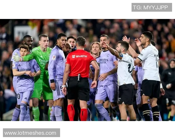 科贝尔失误致小贝林厄姆被断球后红牌离场引发争议